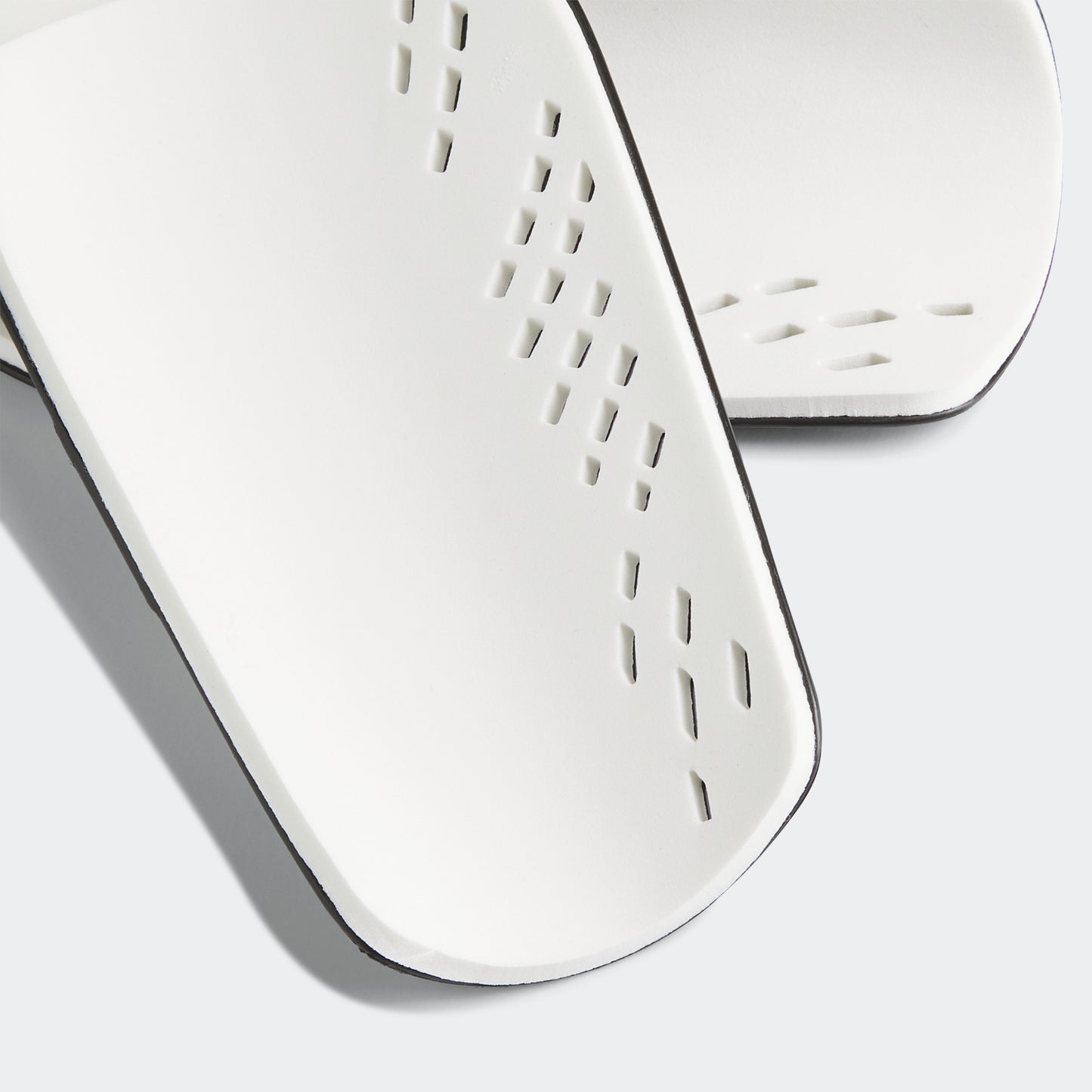 adidas Tiro Club Shin Guards | Black / Gold